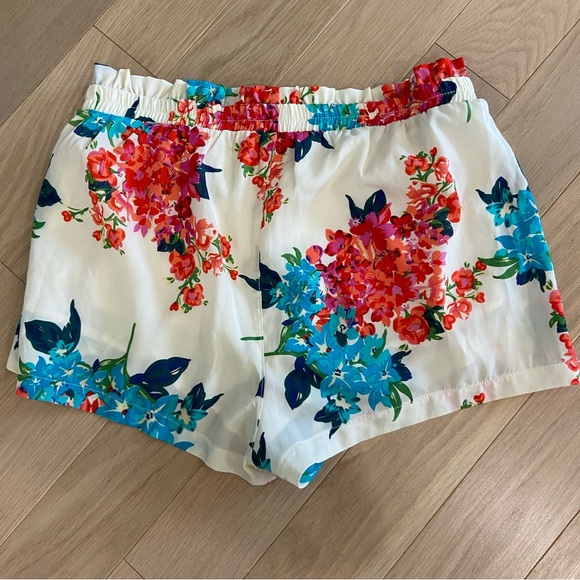 Urban Outfitters flowy floral short. Size small. New condition. - Picture 2 of 6